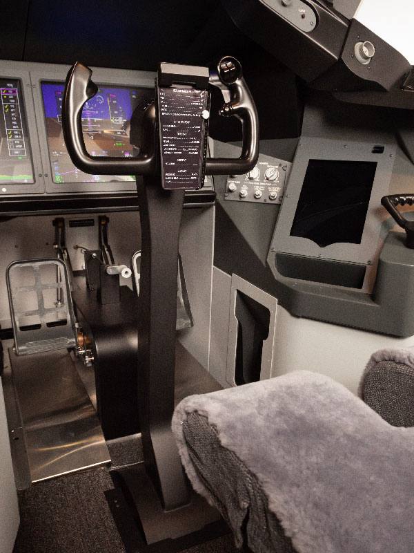 B787 Simulator, Dreamliner Cockpit, WideBody FTD FDS